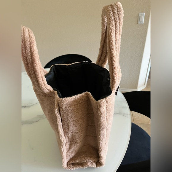 *GAVE AWAY* Victoria’s Secret Tote Bag - NEW - Picture 4 of 5